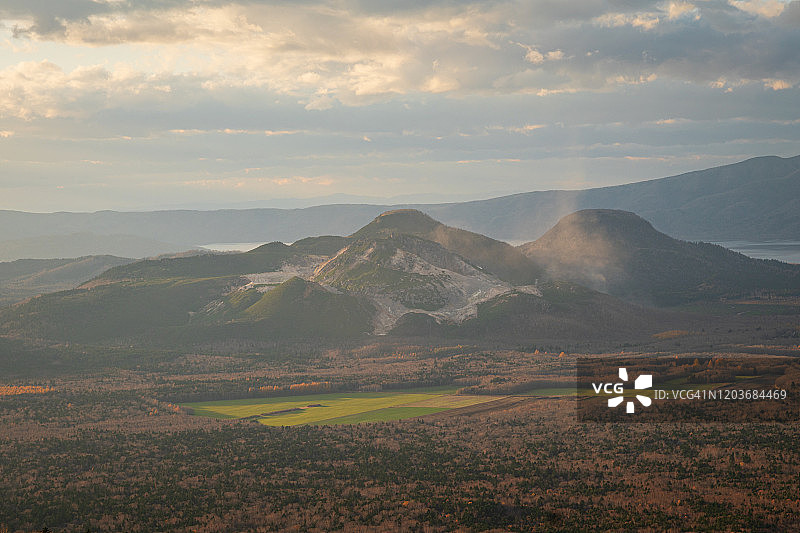 傍晚的光线图片素材