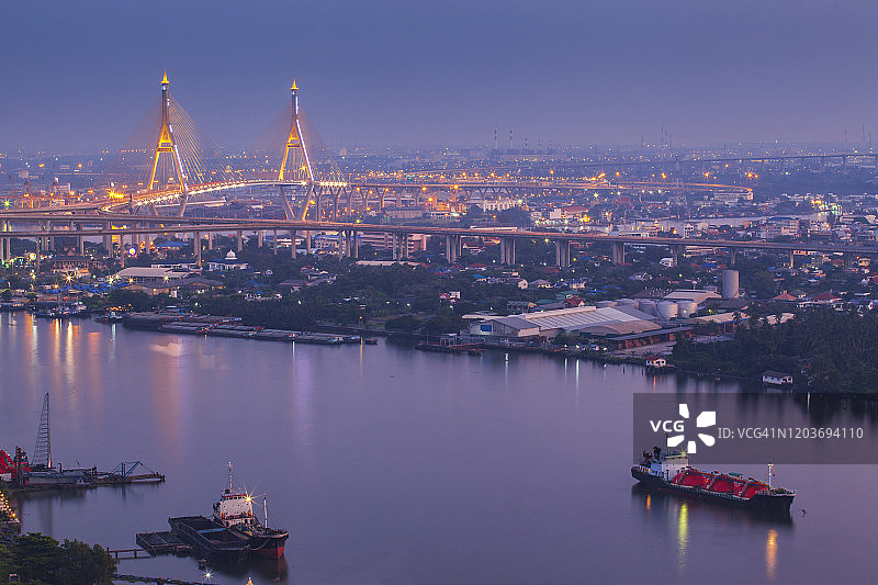 泰国曼谷湄南河畔城市夜景航拍图片素材