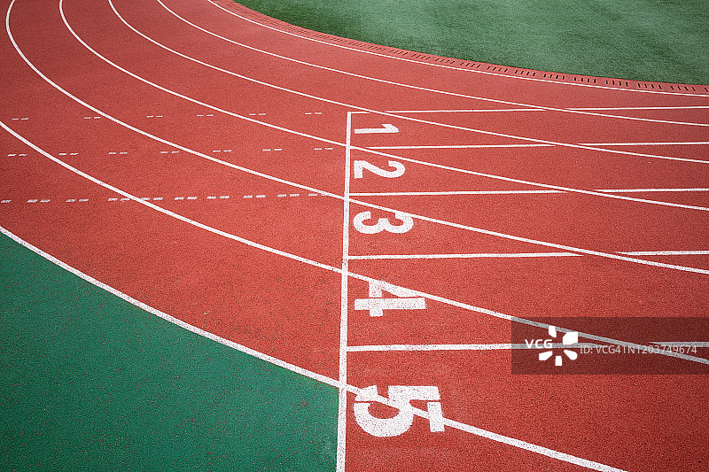 运动场上的跑道起点图片素材