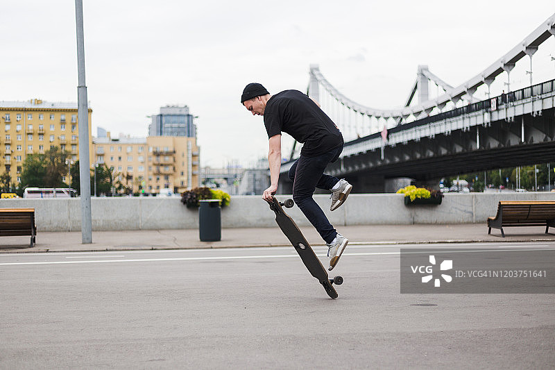 事情变得棘手起来图片素材