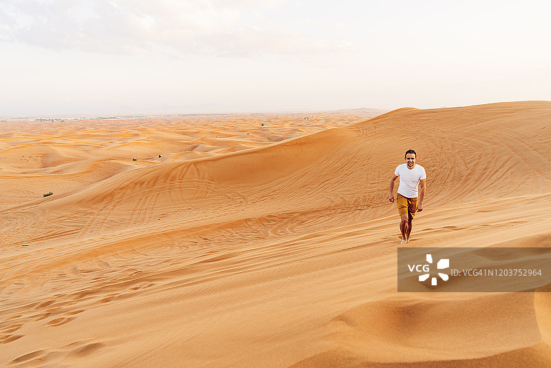 走进未知世界图片素材