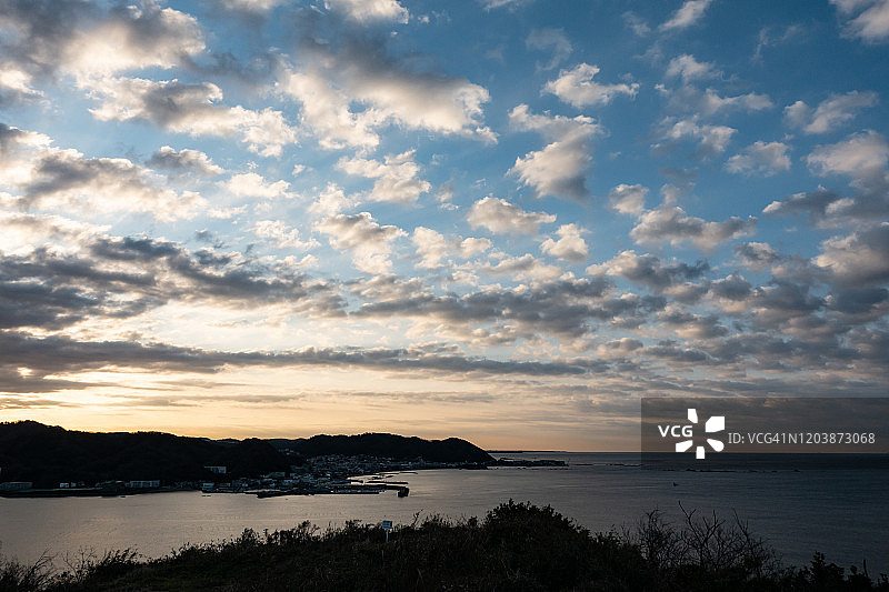 日本神奈川县海滩上的阳光图片素材