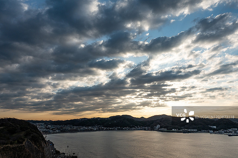 日本神奈川县海滩上的阳光图片素材