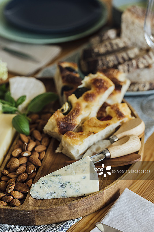 蓝纹奶酪和面包图片素材