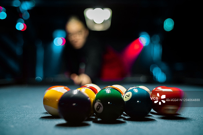 台球开球特写散景图片素材