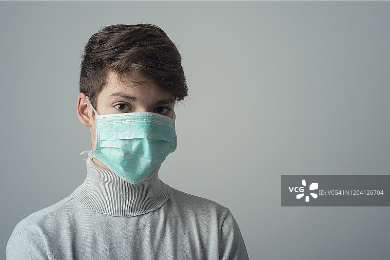 戴防护口罩的男人图片素材