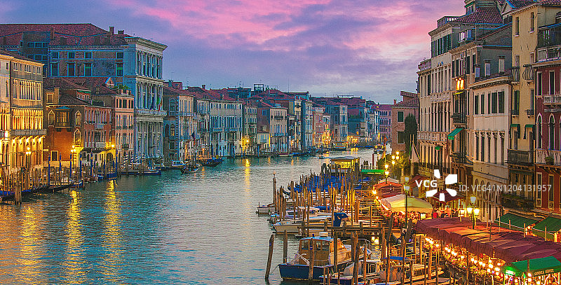 威尼斯大运河黄昏景色图片素材