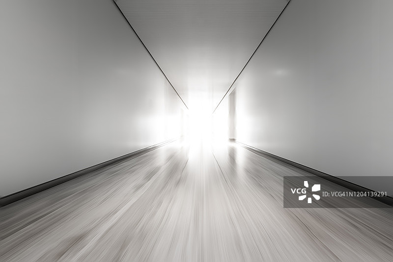 中国北京：远处消失的动态模糊走廊图片素材