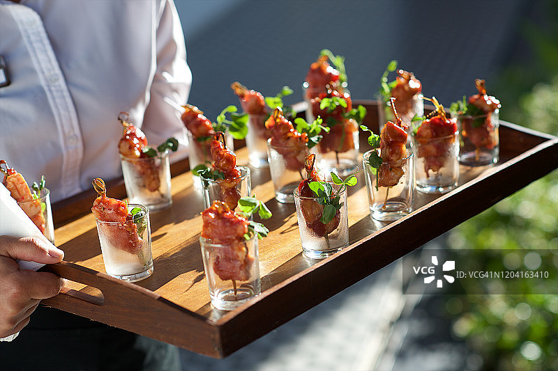 上釉烤制香辣猪肉串小吃图片素材