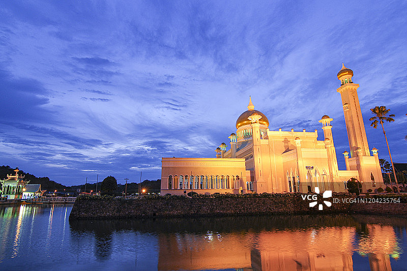 斯里巴加湾市奥马尔·阿里·赛义夫丁清真寺图片素材