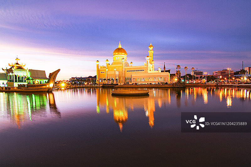 斯里巴加湾市奥马尔·阿里·赛义夫丁清真寺图片素材