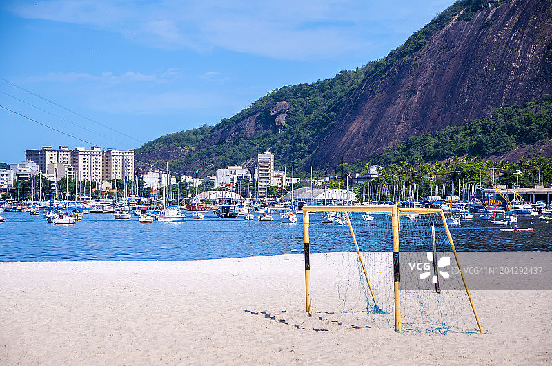 从博塔弗戈海滩观看里约热内卢面包山、大海和船只图片素材
