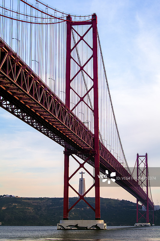 4月25日大桥、里斯本基督君王像，葡萄牙图片素材