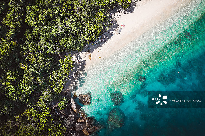 菲茨罗伊岛海滩礁石图片素材