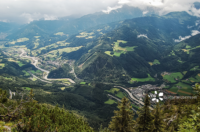 萨尔察赫河谷风光图片素材