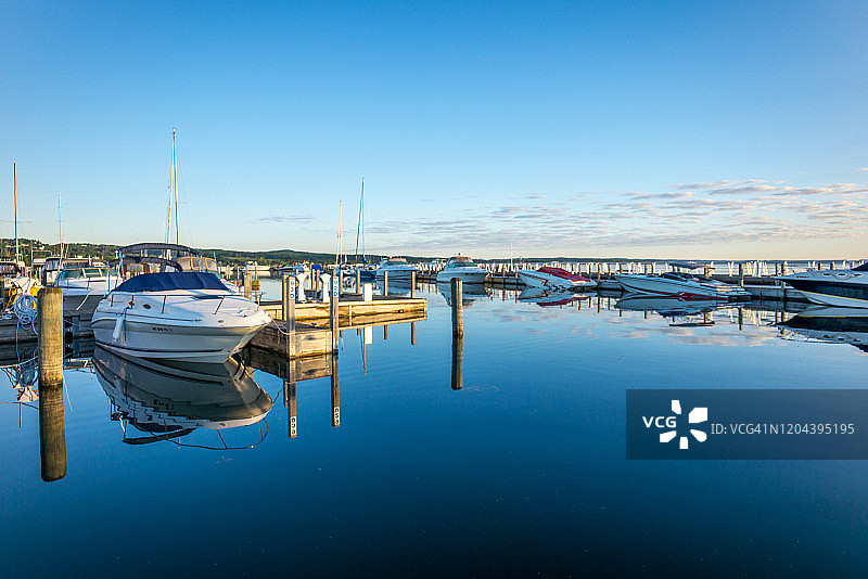 特拉弗斯湾壮丽的日出图片素材