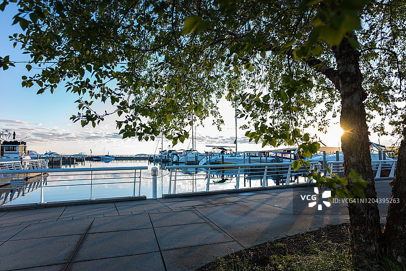 特拉弗斯湾壮丽的日出图片素材