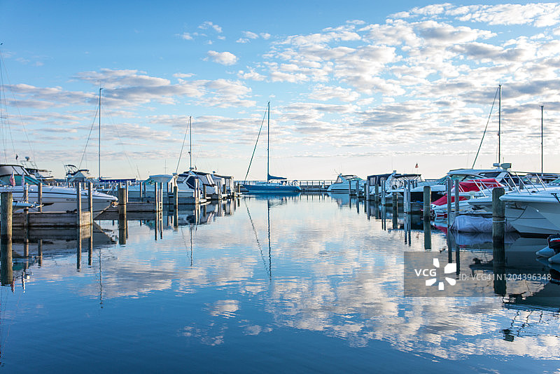 特拉弗斯湾壮丽的日出图片素材