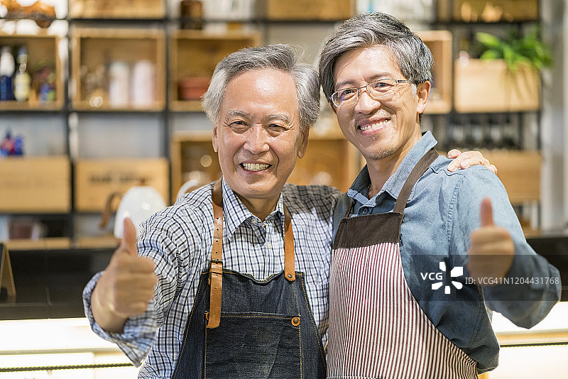 轻松的工作氛围图片素材