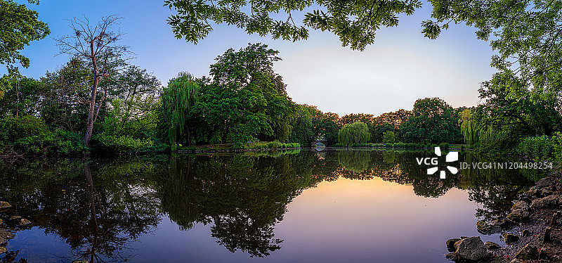 汉诺威格奥尔花园中的池塘图片素材