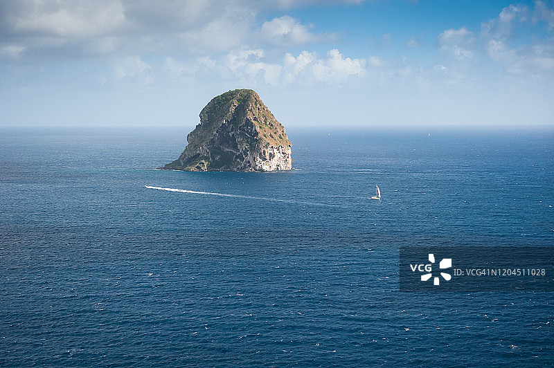 在马提尼克钻石岩附近航行图片素材