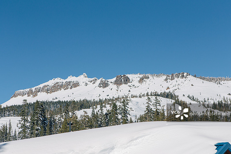 唐纳峰的冬季，加利福尼亚州特拉基图片素材