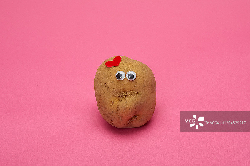 马铃薯创作的带有有趣面孔的异想天开的食物图片素材