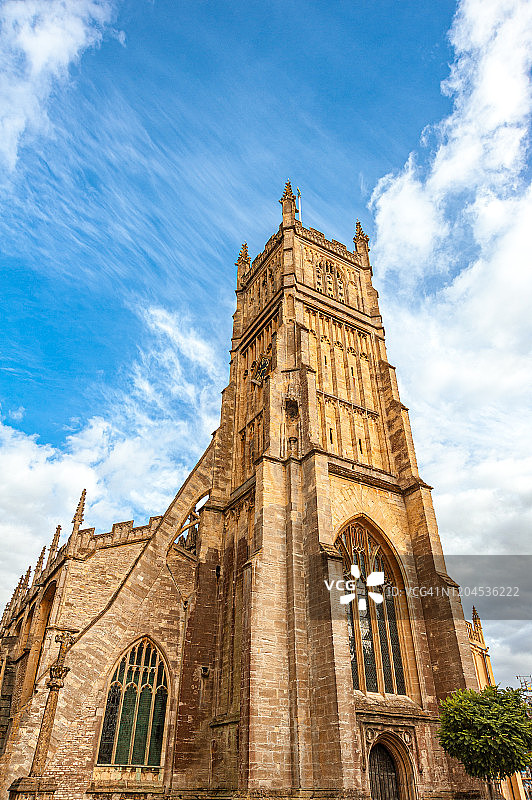 阳光明媚的圣约翰巴蒂斯特教堂图片素材