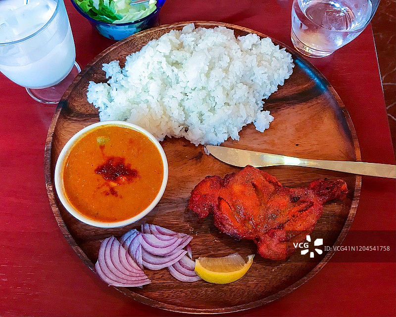 印度唐杜里烤鸡午餐图片素材