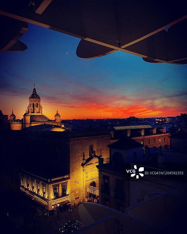 西班牙塞维利亚恩卡纳西翁广场日落航拍图片素材