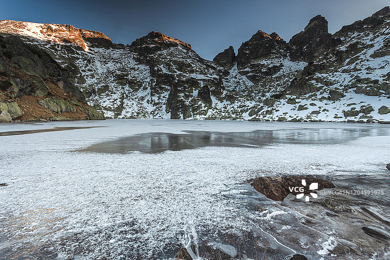 令人恐惧的湖图片素材
