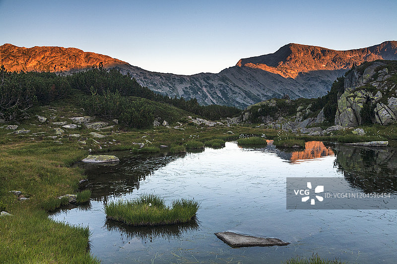 夏季里拉山脉图片素材