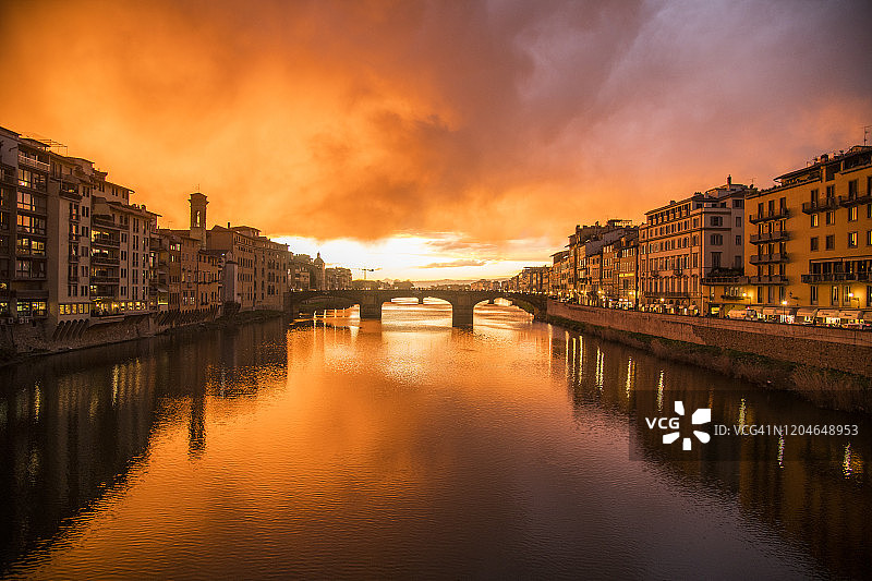 阿诺河老桥日落景色图片素材