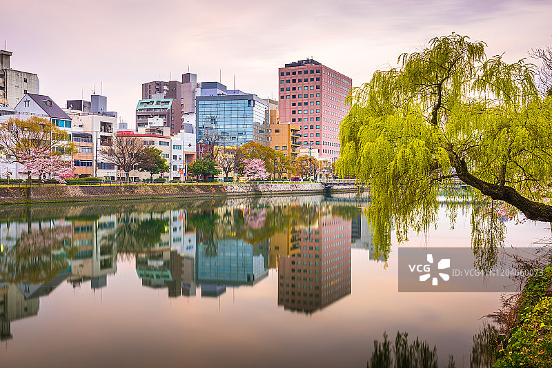 日本广岛市中心恩科河城市风光图片素材