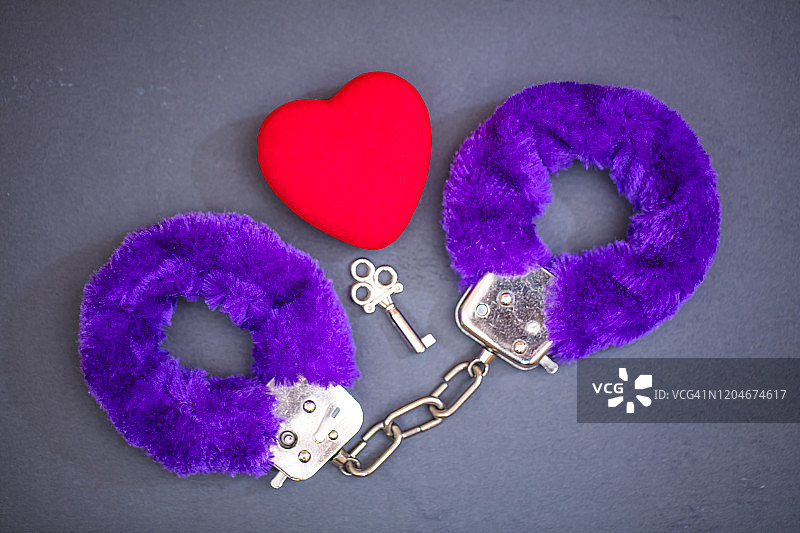 浪漫紫色手铐图片素材