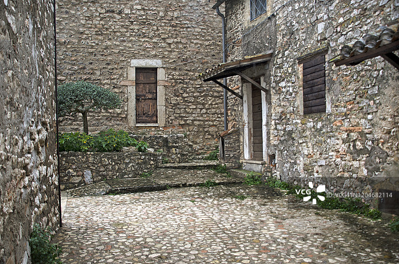 意大利小镇的乡村风中世纪庭院小巷图片素材