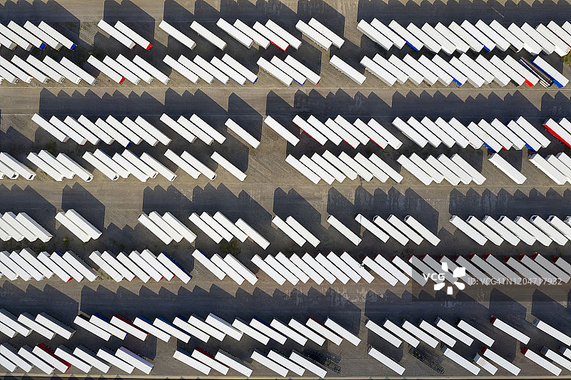 集装箱和卡车拖车图片素材