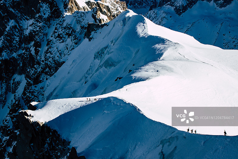 从南针峰眺望法国阿尔卑斯山图片素材