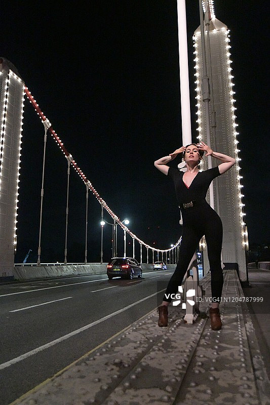 舞蹈、时尚、灯光与建筑节-切尔西桥图片素材