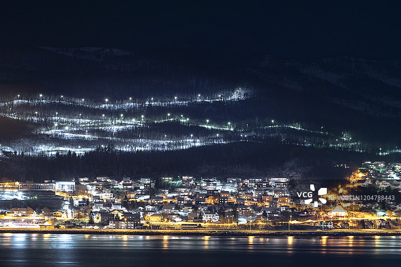 挪威纳尔维克城市夜景图片素材
