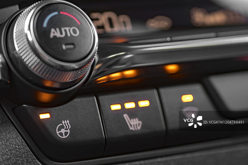 豪华汽车方向盘加热开关图片素材