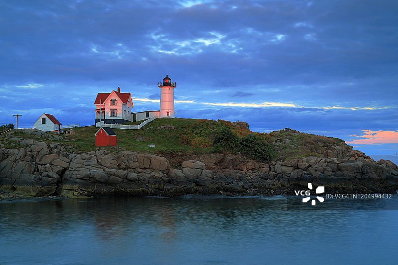日落小岛灯塔图片素材