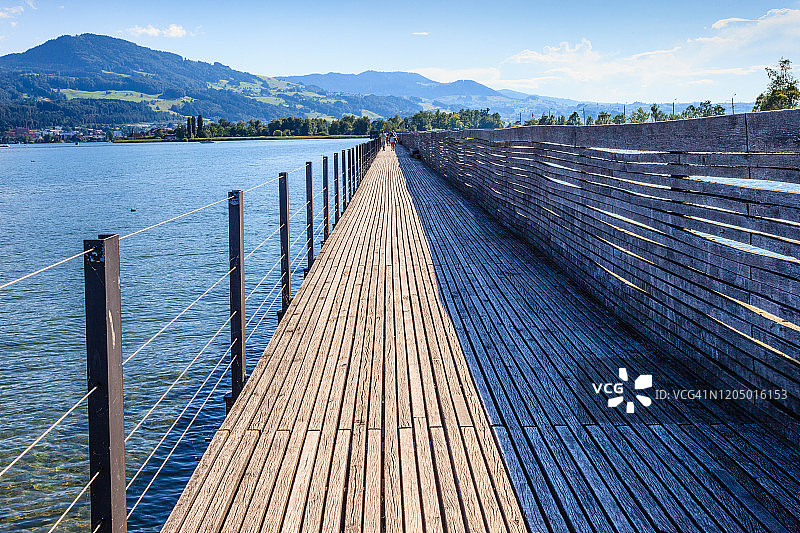 拉珀斯维尔-胡尔登木桥图片素材