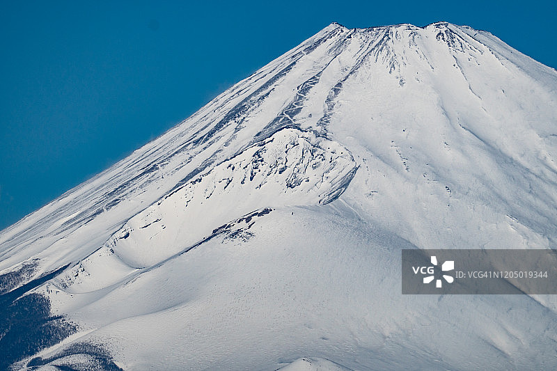 日本静冈县的雪山富士山图片素材