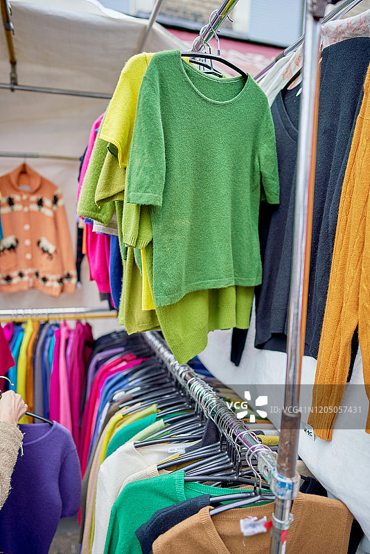 波多贝罗市场出售的复古羊绒衫图片素材