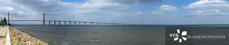 葡萄牙里斯本达伽马大桥全景图片素材