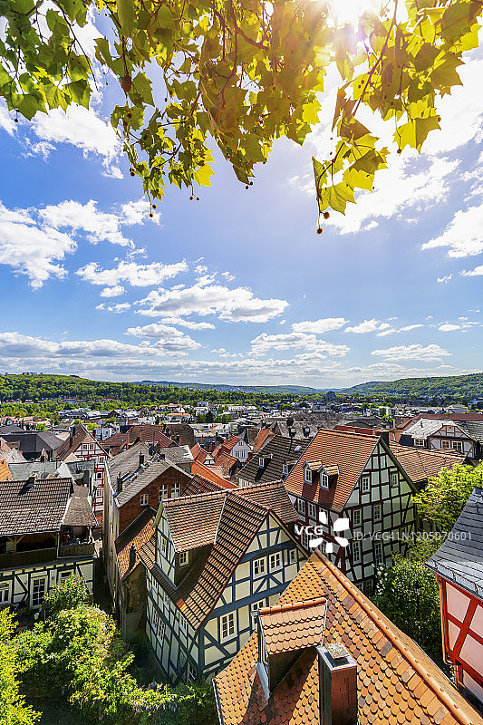 德国黑森州马尔堡，半木结构建筑的高角度景观图片素材
