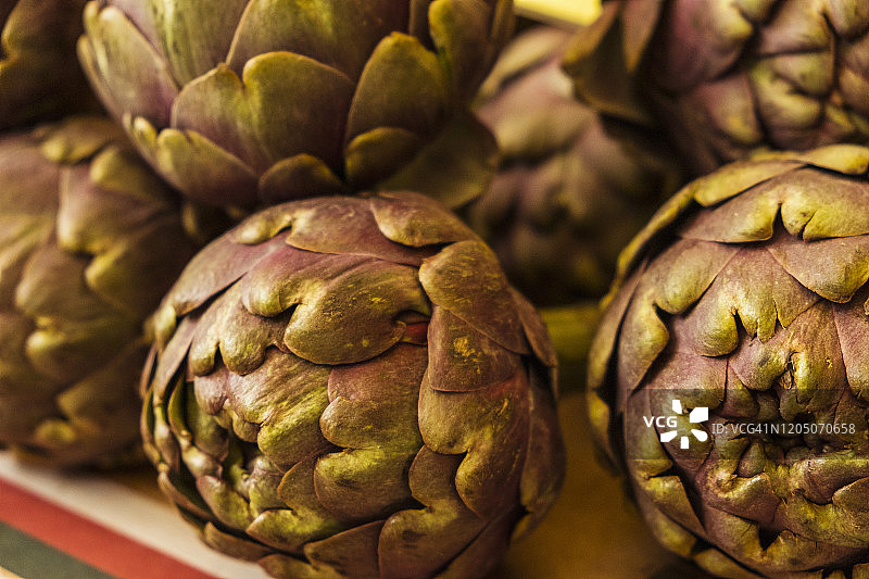 意大利当地市场的朝鲜蓟图片素材