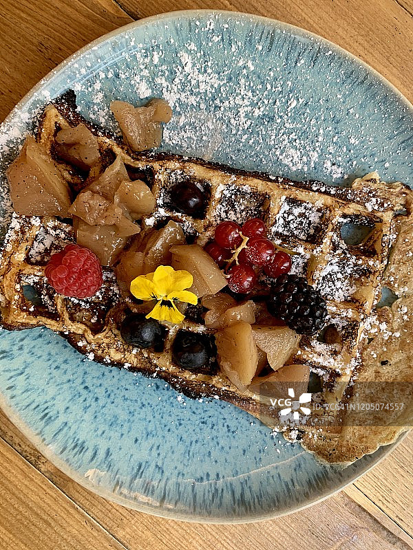 乡村风苹果莓果华夫饼图片素材