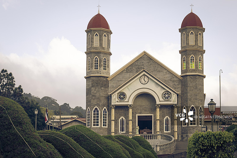 哥斯达黎加阿拉胡埃拉省萨尔塞罗圣拉斐尔教堂外墙图片素材